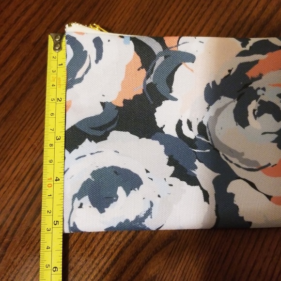 Vionic makeup or accessory bag - Picture 6 of 6